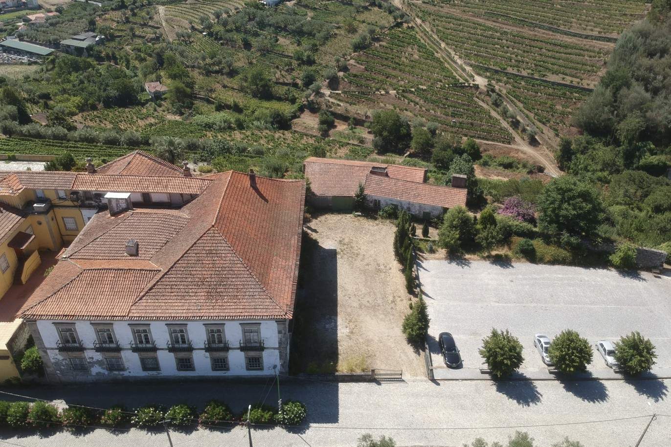 Venta: Palacete para restaurar con jardines y fuente centenaria, en Lamego, región vinícola del Alto Duero, norte de Portugal_207353