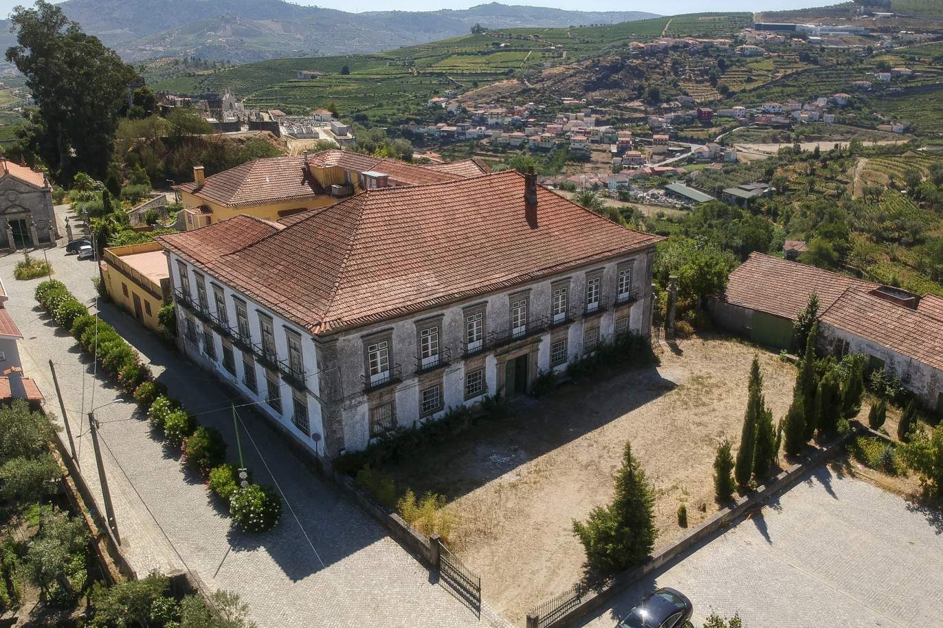 Venta: Palacete para restaurar con jardines y fuente centenaria, en Lamego, región vinícola del Alto Duero, norte de Portugal_207355