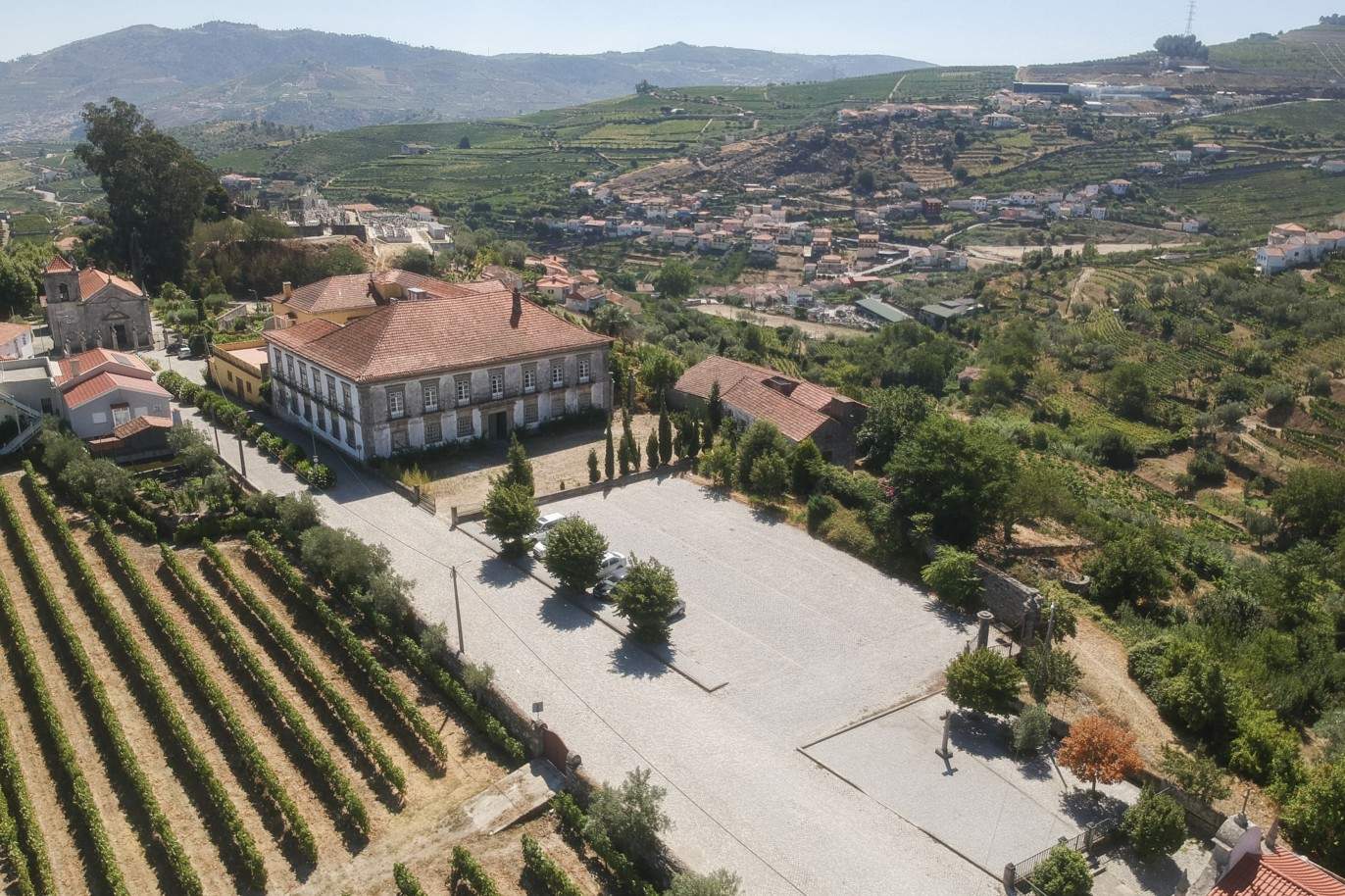 Venta: Palacete para restaurar con jardines y fuente centenaria, en Lamego, región vinícola del Alto Duero, norte de Portugal_207356