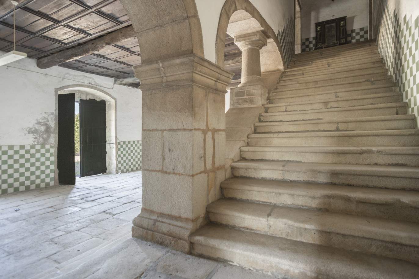 Venta: Palacete para restaurar con jardines y fuente centenaria, en Lamego, región vinícola del Alto Duero, norte de Portugal_207360