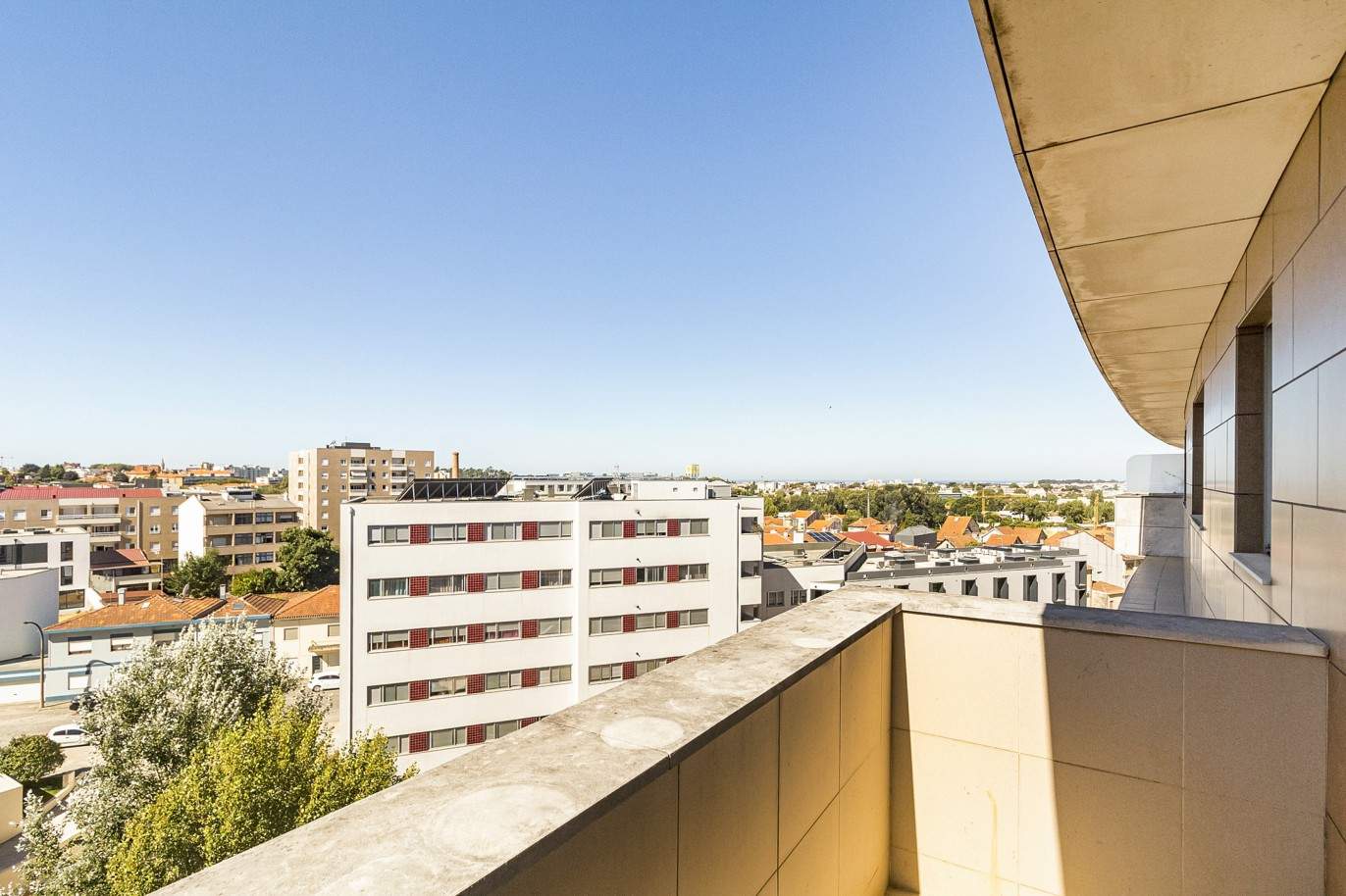 Piso de 4 dormitorios con balcón, en venta, en Antas, Oporto, Portugal_208444