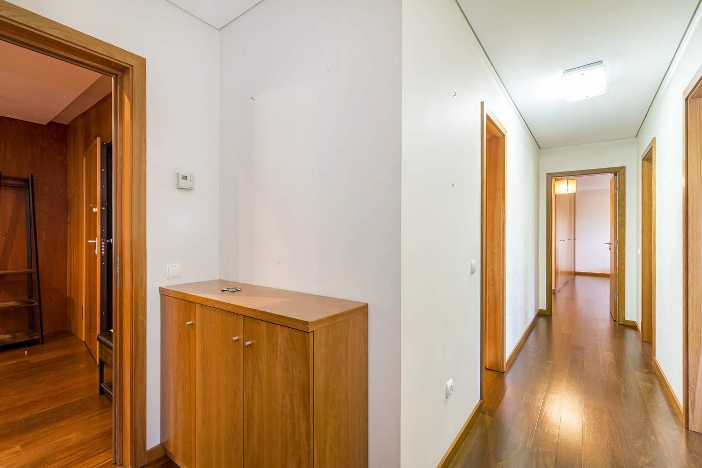 Apartamento T4 com varanda, para venda, nas Antas, Porto_208455