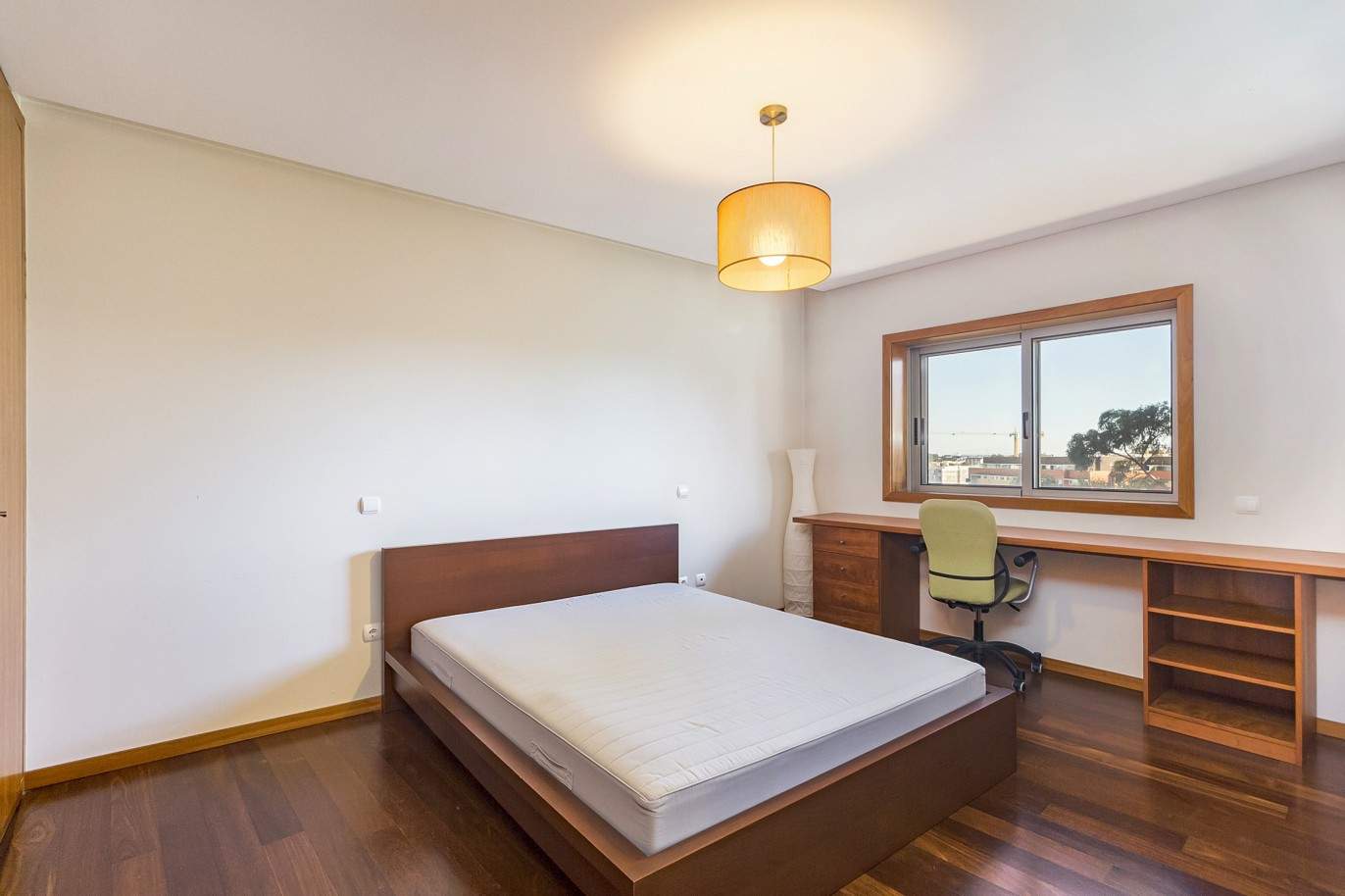 Apartamento T4 com varanda, para venda, nas Antas, Porto_208457