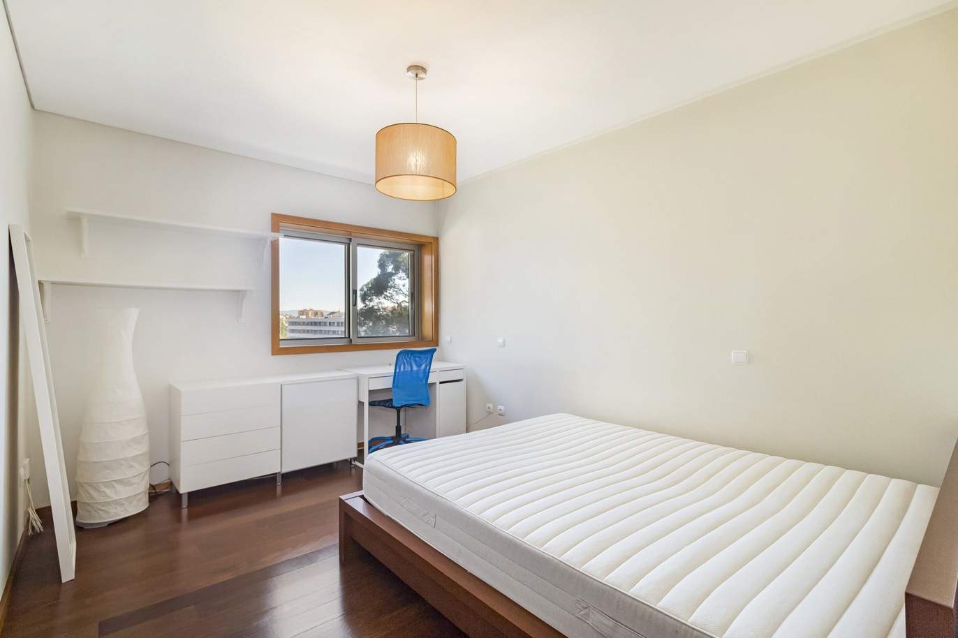 Apartamento T4 com varanda, para venda, nas Antas, Porto, Portugal