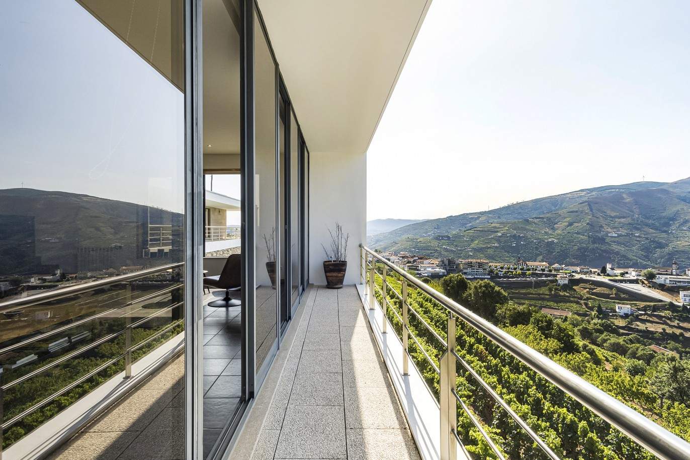 Villa with pool, vineyards and mountain views, for sale, in Baião, North Portugal_208573