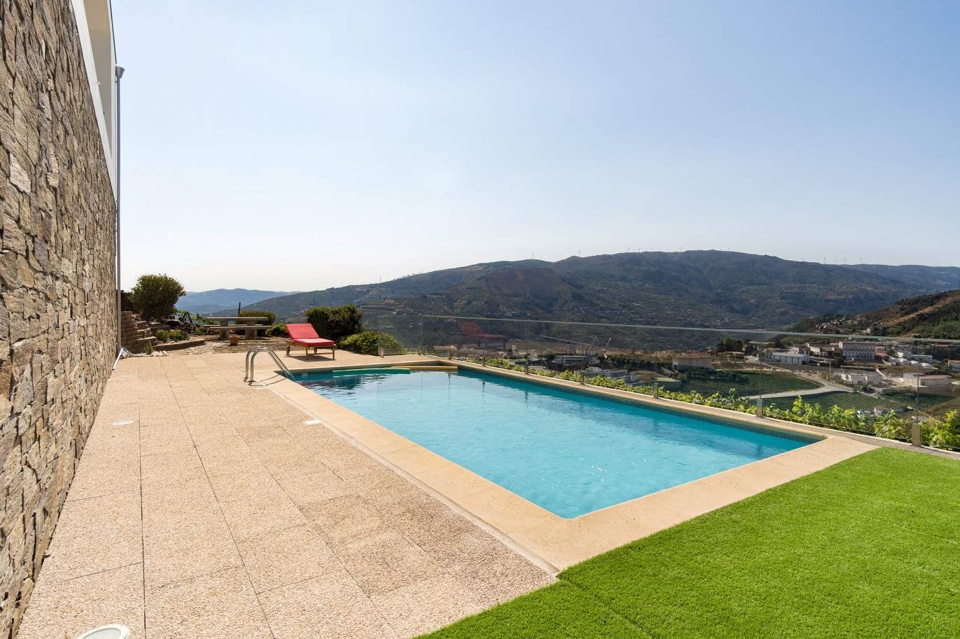 Villa with pool, vineyards and mountain views, for sale, in Baião, North Portugal_208575
