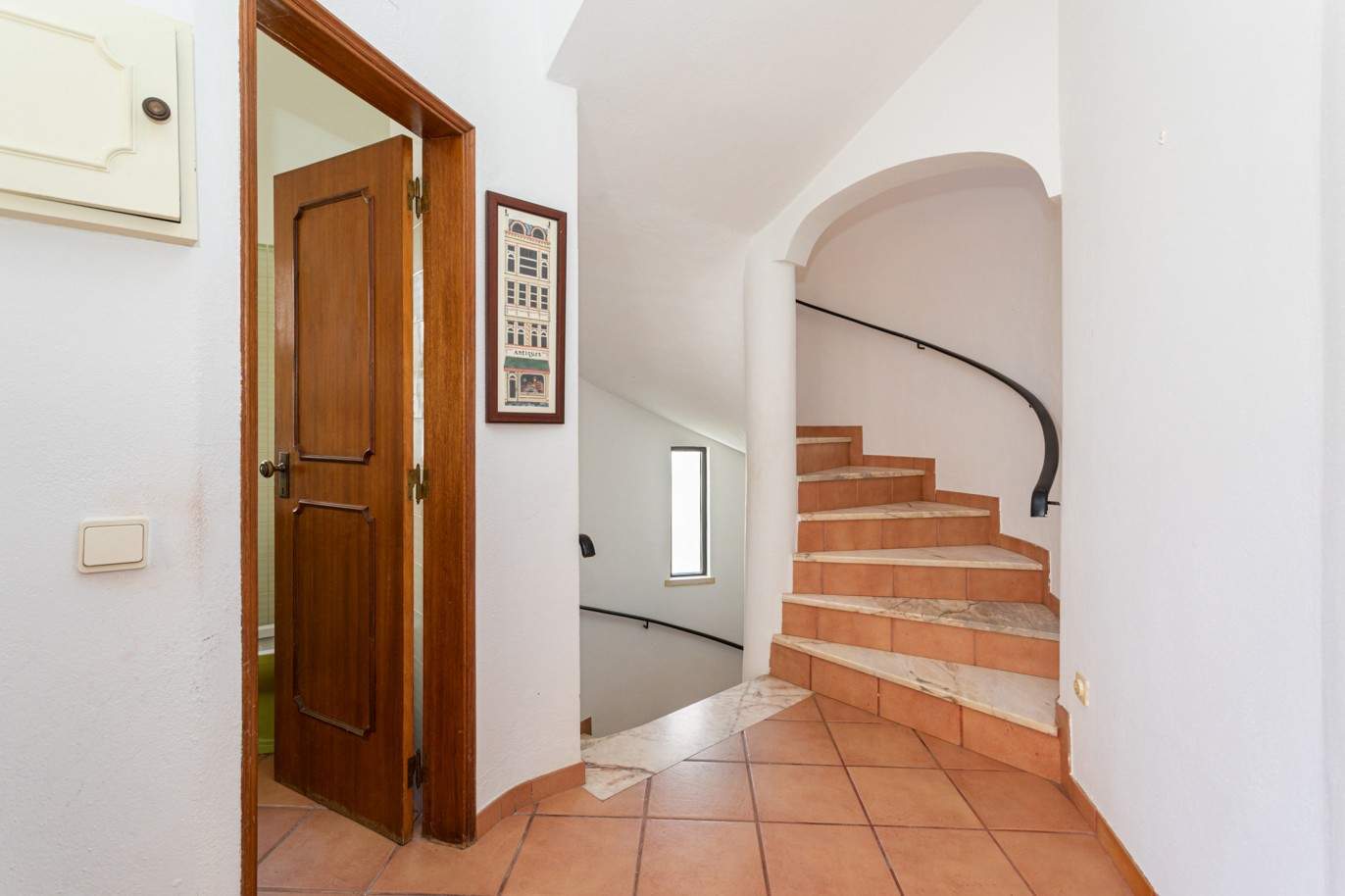Villa de 4 dormitorios, en venta en Montenegro, Algarve_209484
