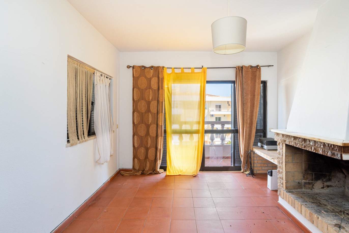 Villa de 4 dormitorios, en venta en Montenegro, Algarve_209485