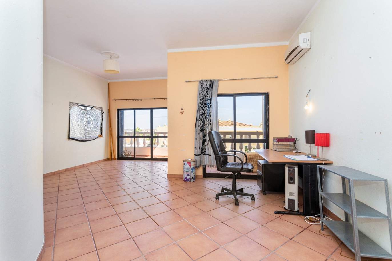 Villa de 4 dormitorios, en venta en Montenegro, Algarve_209490