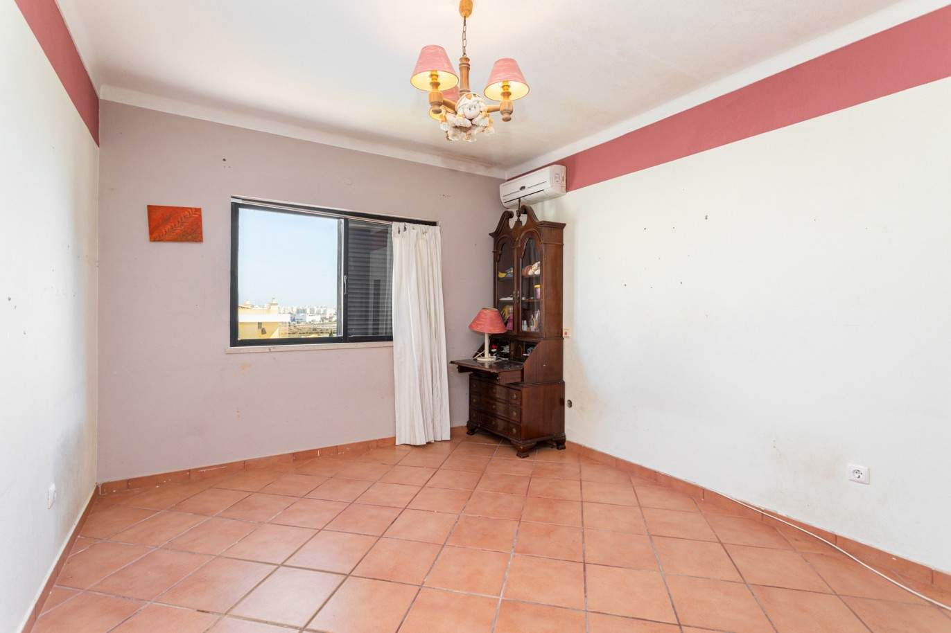 4 Bedroom Villa, à vendre à Montenegro, Algarve_209491