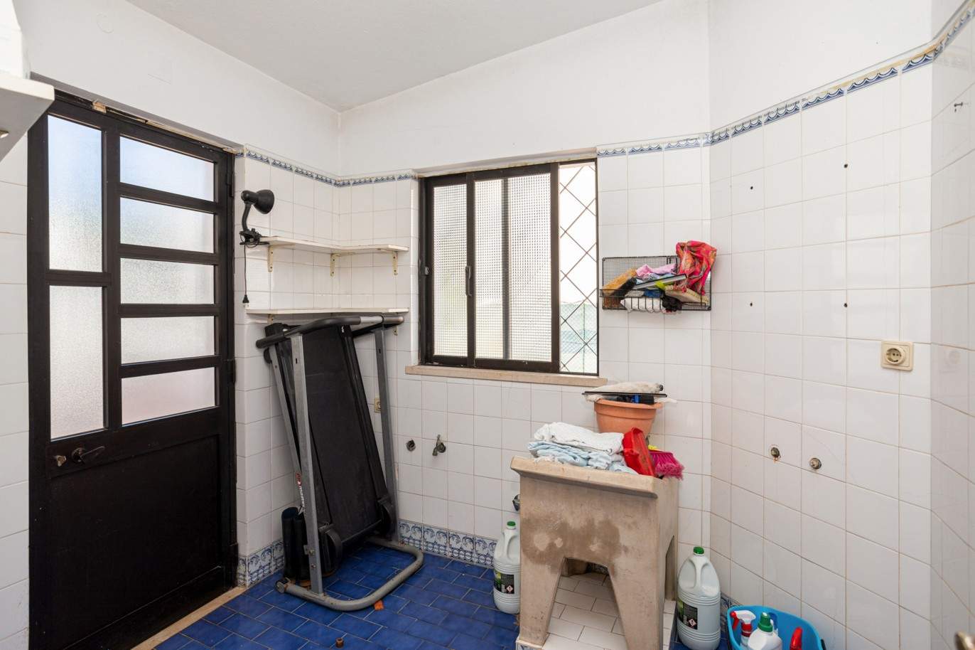 4 Bedroom Villa, à vendre à Montenegro, Algarve_209499