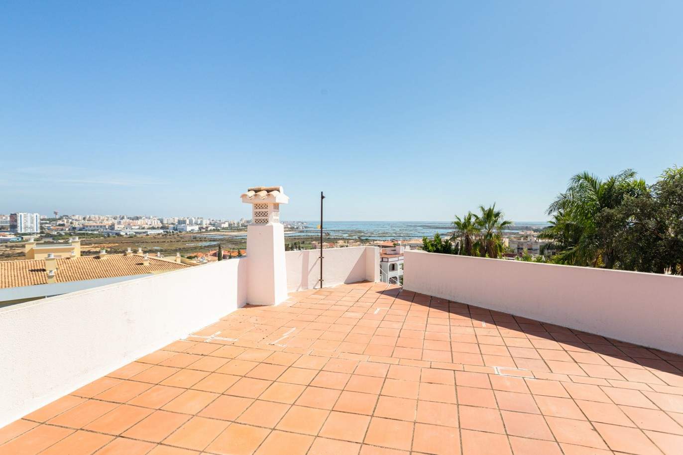 4 Bedroom Villa, à vendre à Montenegro, Algarve_209500