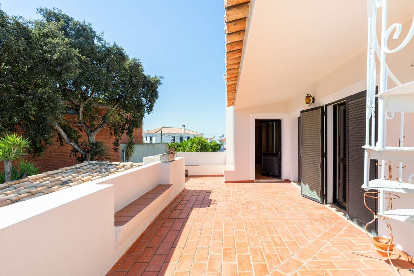 Villa de 4 dormitorios, en venta en Montenegro, Algarve_209502