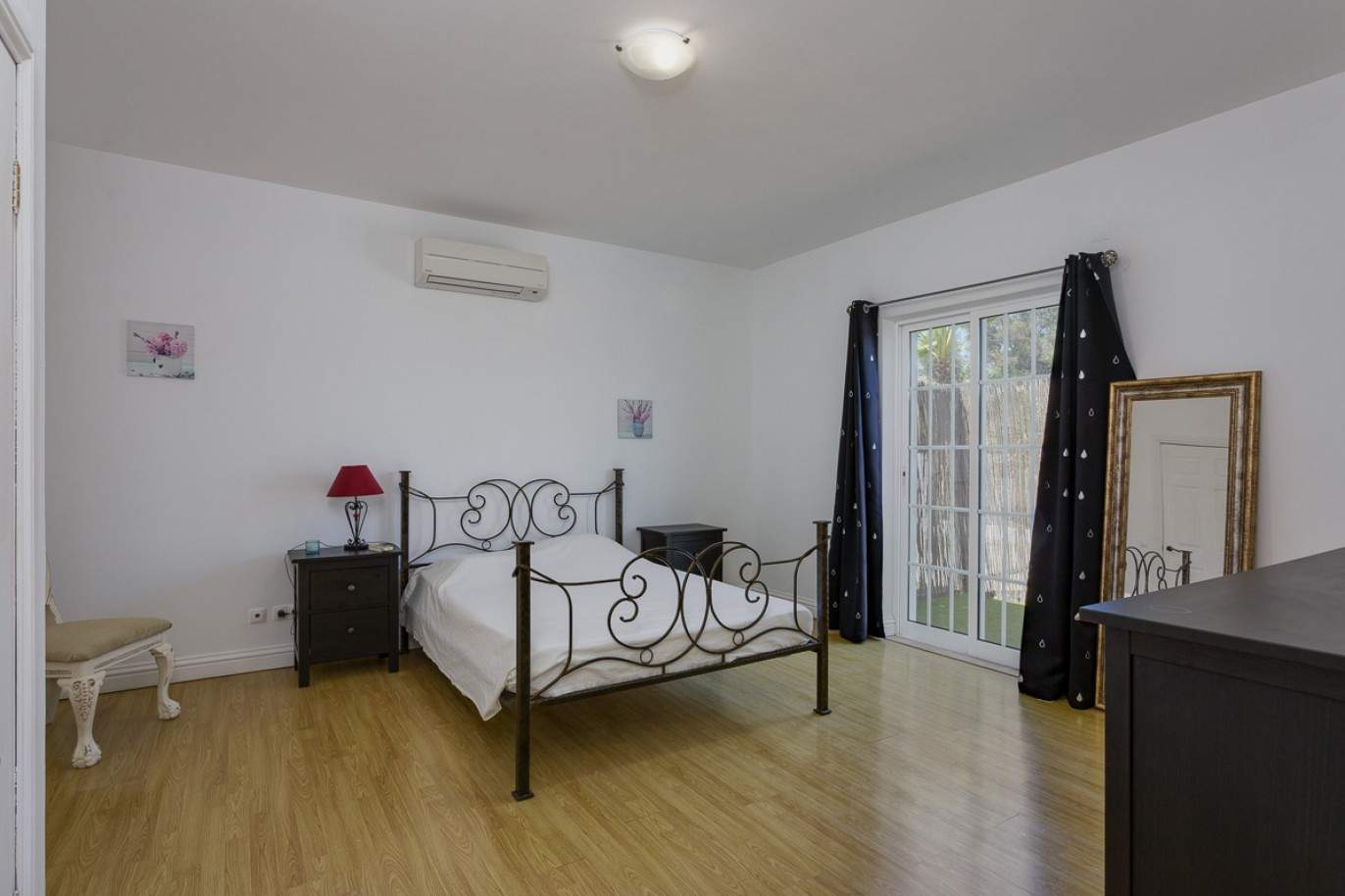 Villa de 4 dormitorios con vistas al mar, en venta en Boliqueime, Algarve_209939