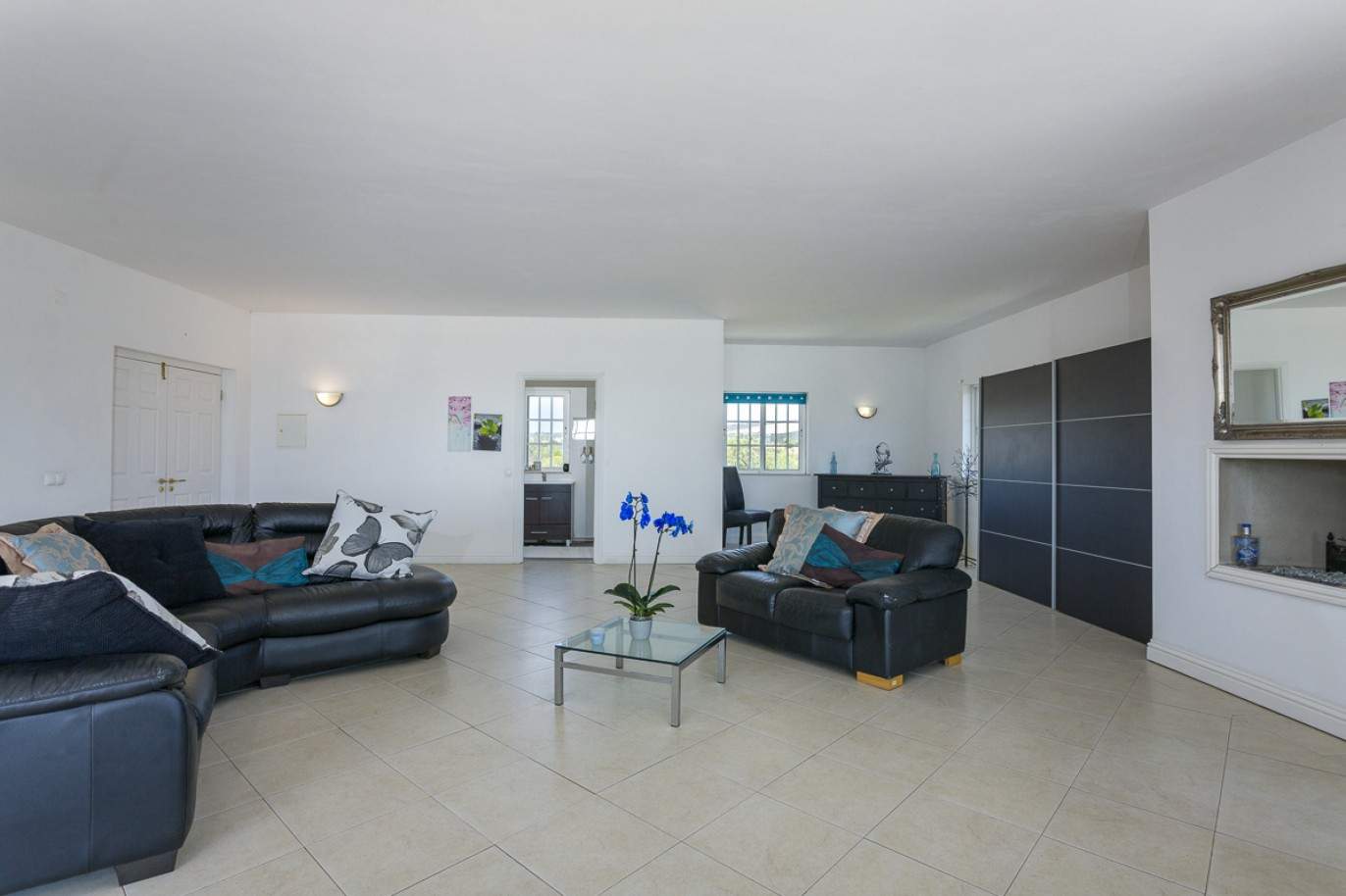 Villa de 4 dormitorios con vistas al mar, en venta en Boliqueime, Algarve_209956