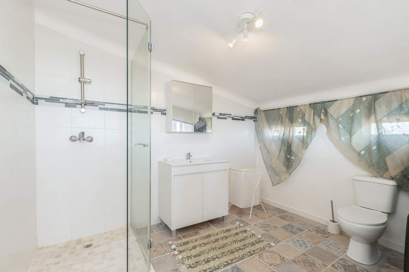 Villa de 6 dormitorios con piscina, en venta en Caramujeira, Algarve_209979