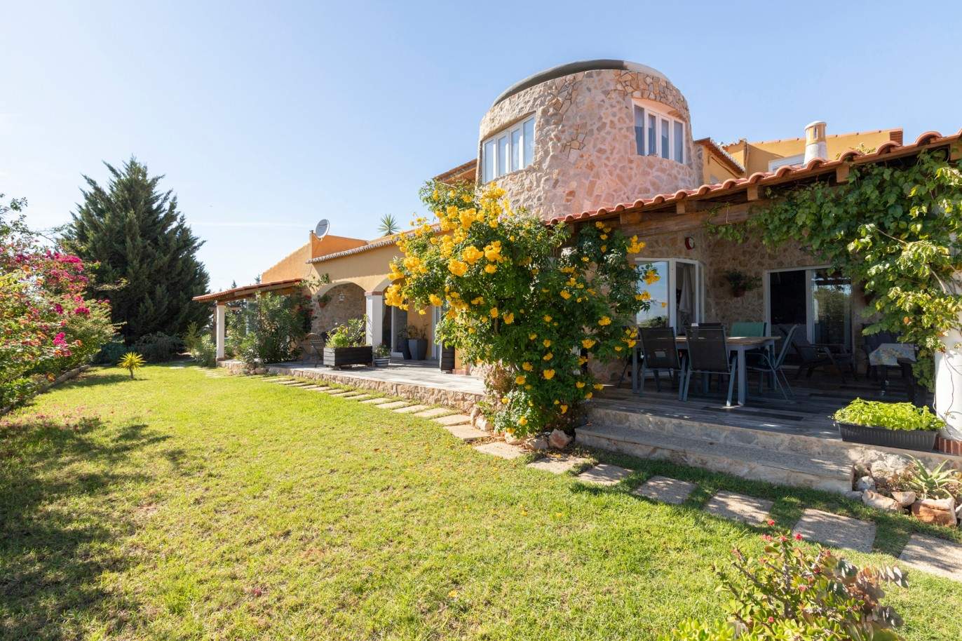 Maison individuelle T6 avec piscine, à vendre à Caramujeira, Algarve_209986