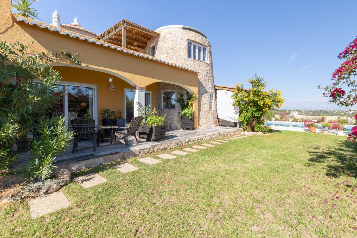 Maison individuelle T6 avec piscine, à vendre à Caramujeira, Algarve_209990