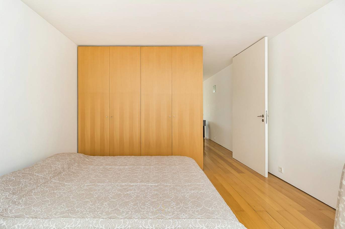 Vente : Appartement 3+1 Chambres, avec jardin privé, Centre de Porto, Portugal_210010