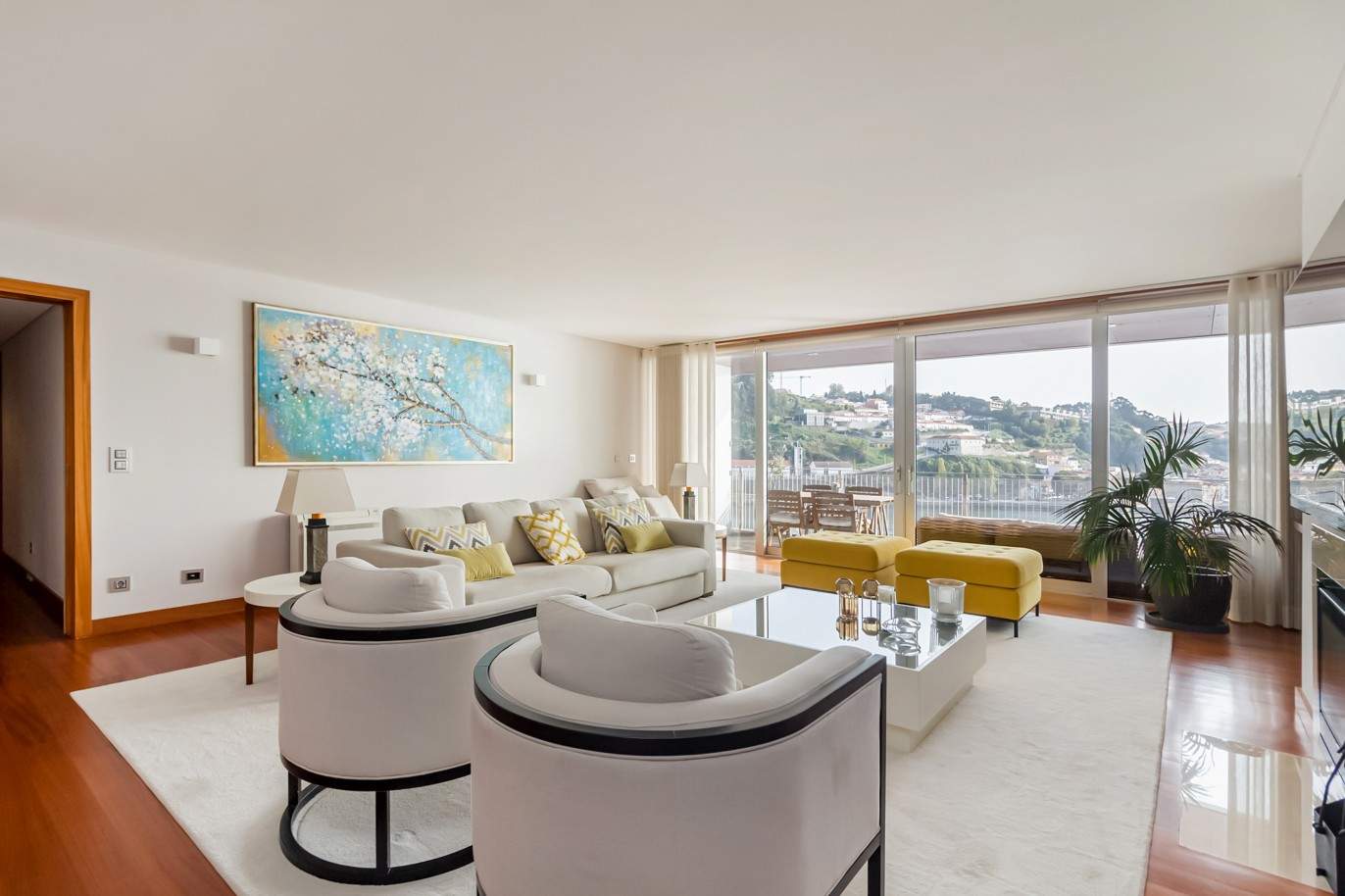 Se vende: Apartamento con balcón en 1ª línea de río, en Lordelo do Ouro, Oporto, Portugal_210054