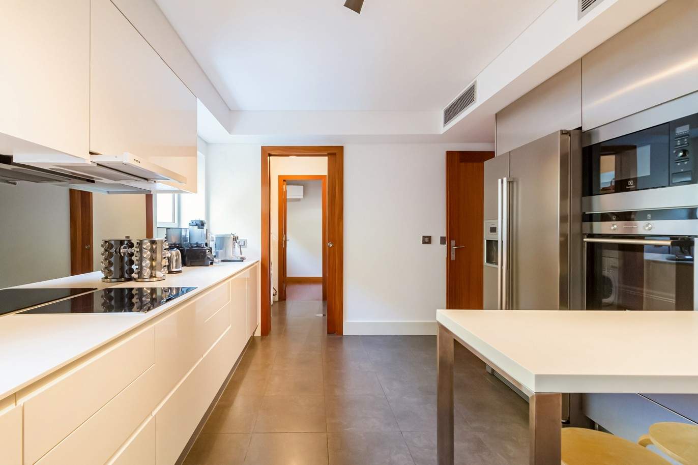 Se vende: Apartamento con balcón en 1ª línea de río, en Lordelo do Ouro, Oporto, Portugal_210059