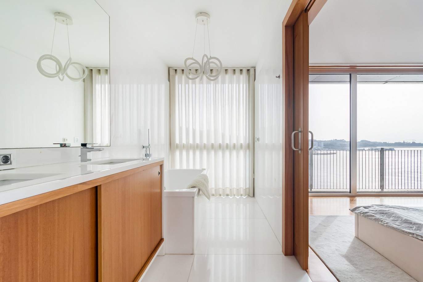 Vente : Appartement avec balcon en 1ère ligne de rivière, à Lordelo do Ouro, Porto, Portugal_210062