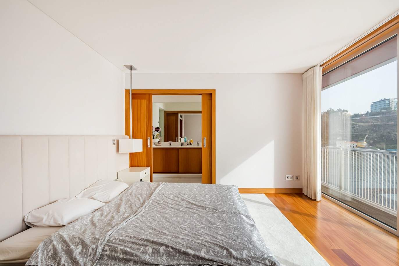 Verkauf: Wohnung mit Balkon in der 1. Linie des Flusses, in Lordelo do Ouro, Porto, Portugal_210064