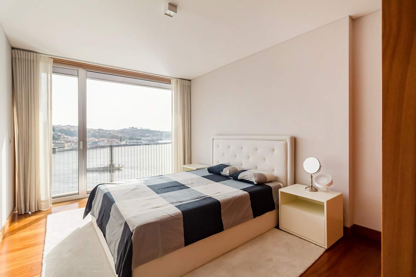Vente : Appartement avec balcon en 1ère ligne de rivière, à Lordelo do Ouro, Porto, Portugal_210069
