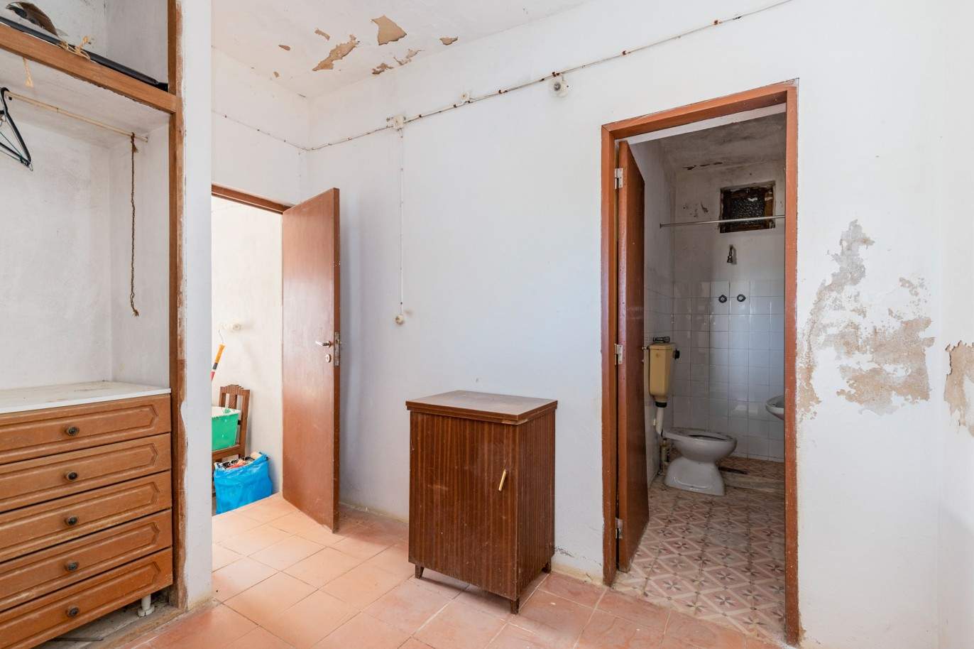 Immobilie zu renovieren, zu verkaufen in Falfeira, Lagos, Algarve_210377