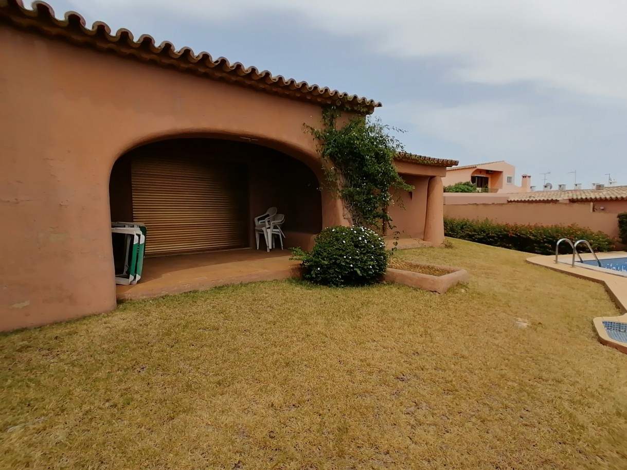 Villa de 3 dormitorios en venta en Albufeira, Algarve_210402