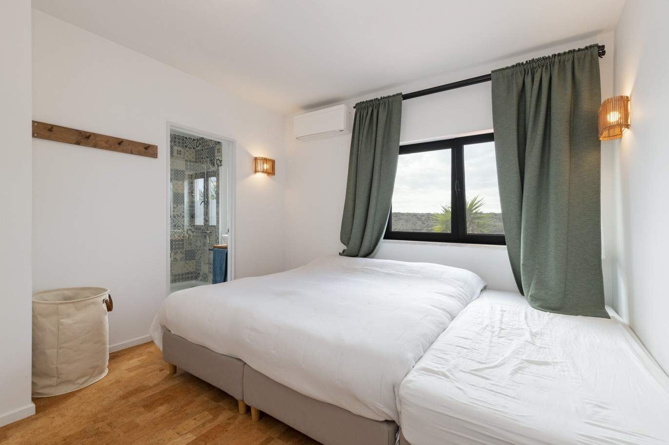 Fantastische Villa mit 5 Schlafzimmern und Meerblick, zu verkaufen, in Figueira, Algarve_210455