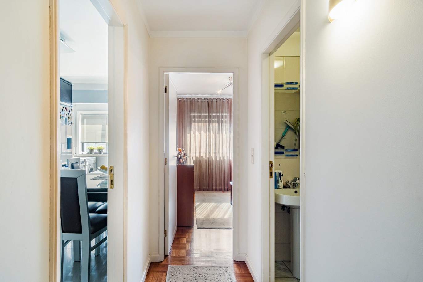 Apartamento T4 com varanda, para venda, no Centro do Porto_210468