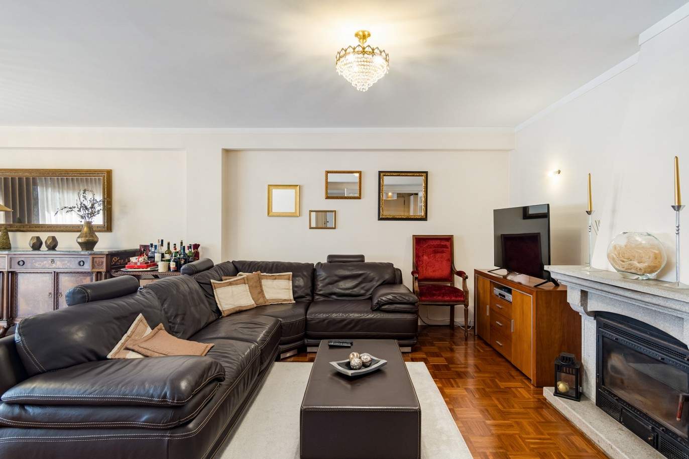 Apartamento T4 com varanda, para venda, no Centro do Porto_210469