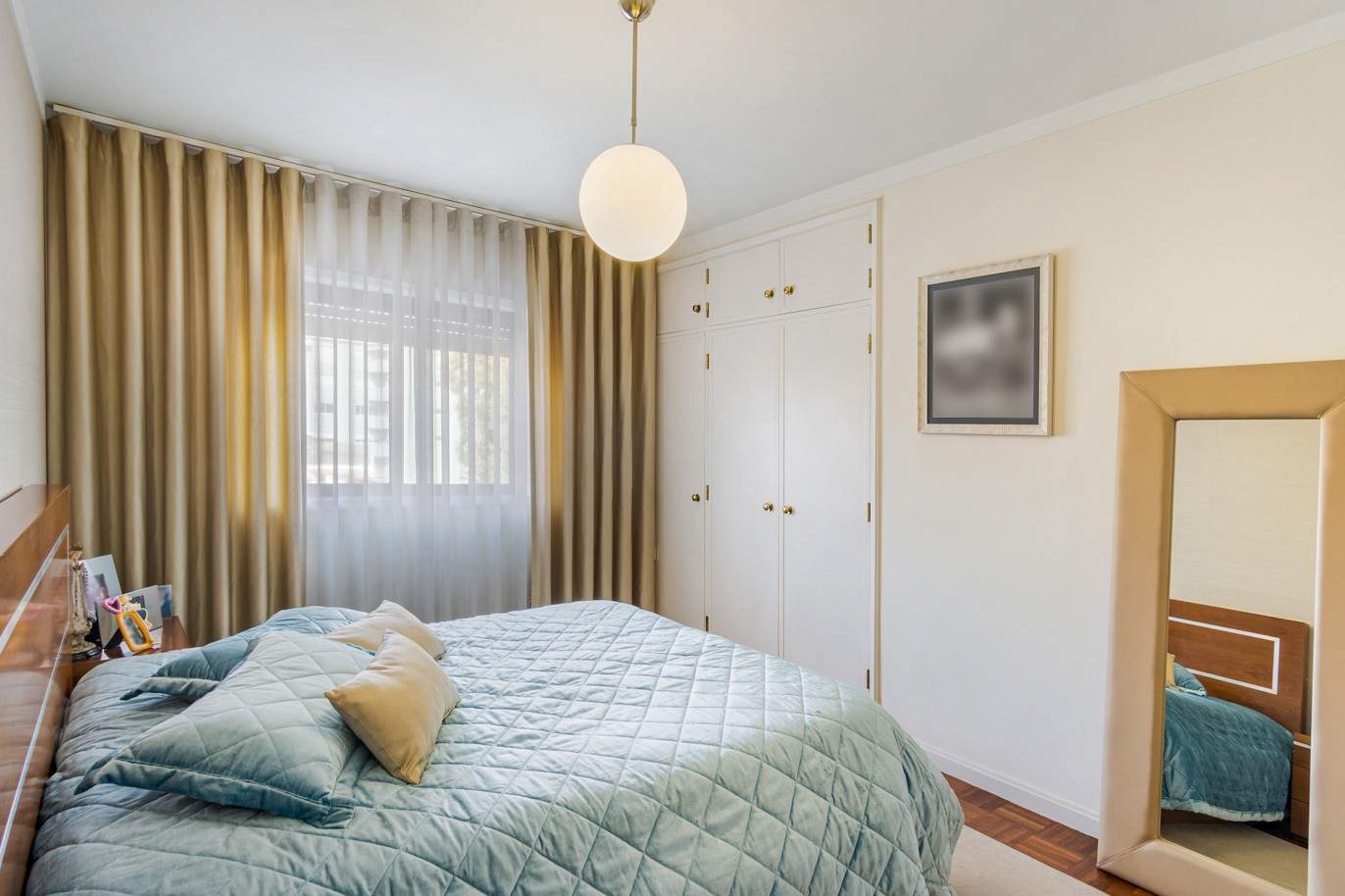 Appartement de 4 chambres avec balcon, à vendre, dans le centre de Porto, Portugal_210476