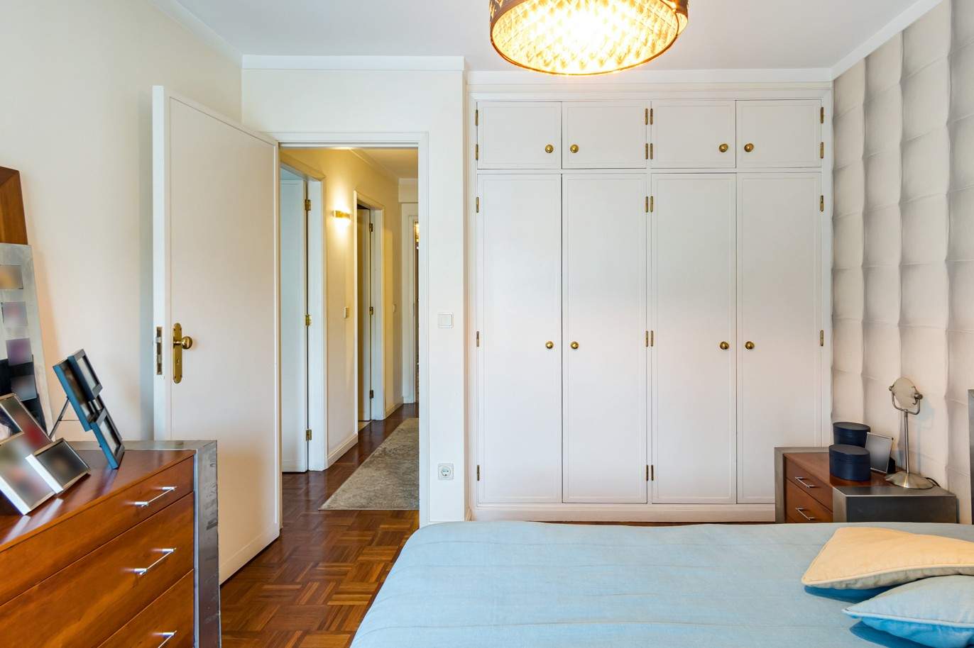 Appartement de 4 chambres avec balcon, à vendre, dans le centre de Porto, Portugal_210479
