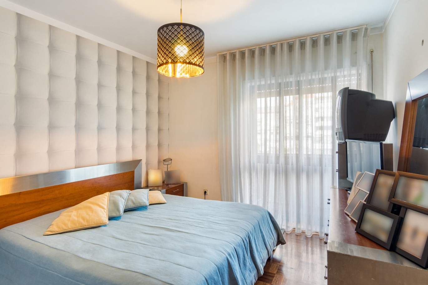 Appartement de 4 chambres avec balcon, à vendre, dans le centre de Porto, Portugal_210481