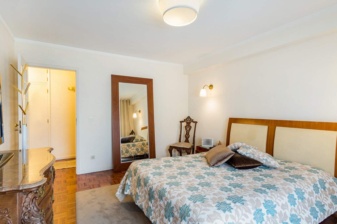 Appartement de 4 chambres avec balcon, à vendre, dans le centre de Porto, Portugal_210485