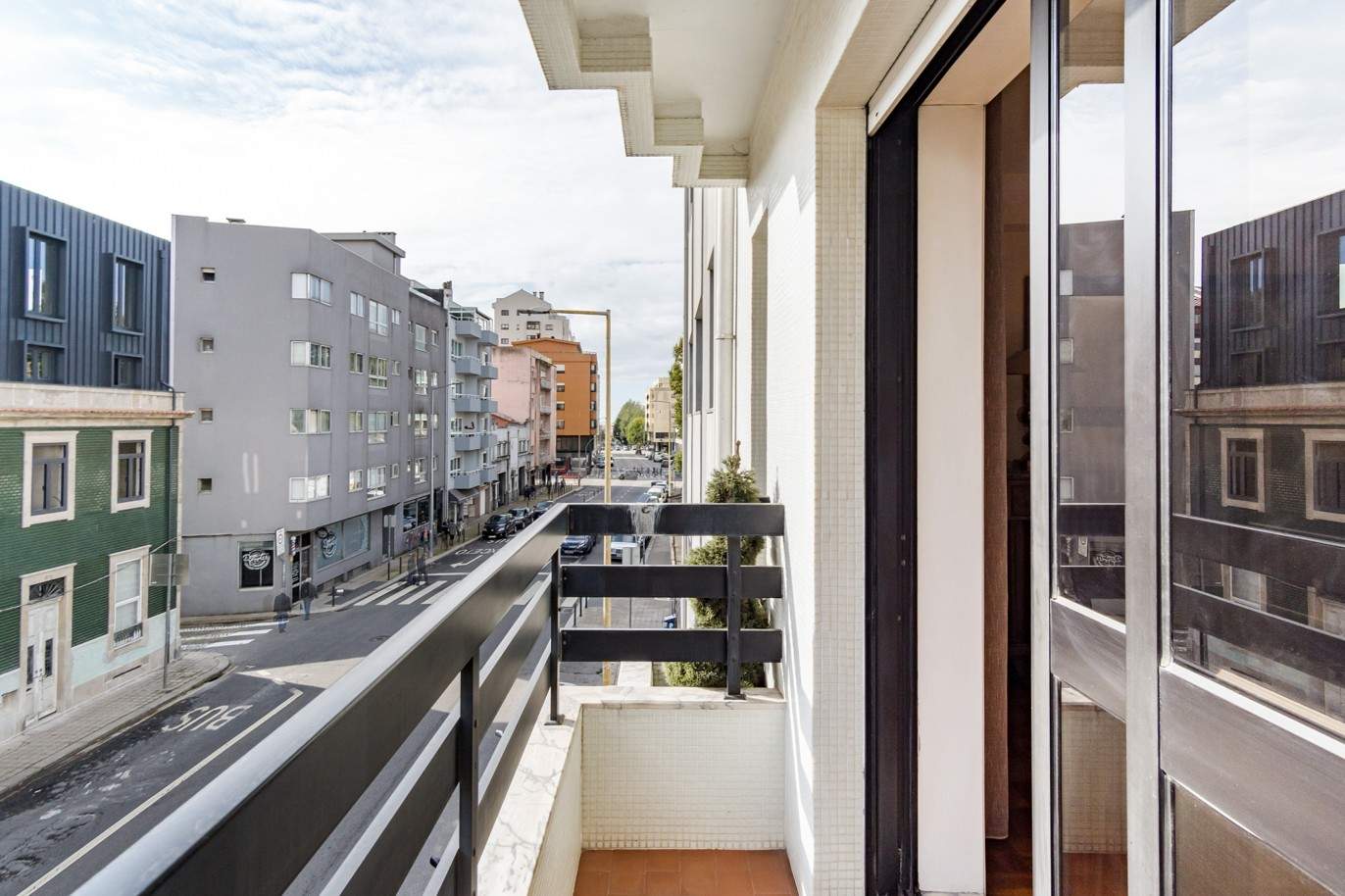Piso de 4 dormitorios con balcón, en venta, en el Centro de Oporto, Portugal_210487