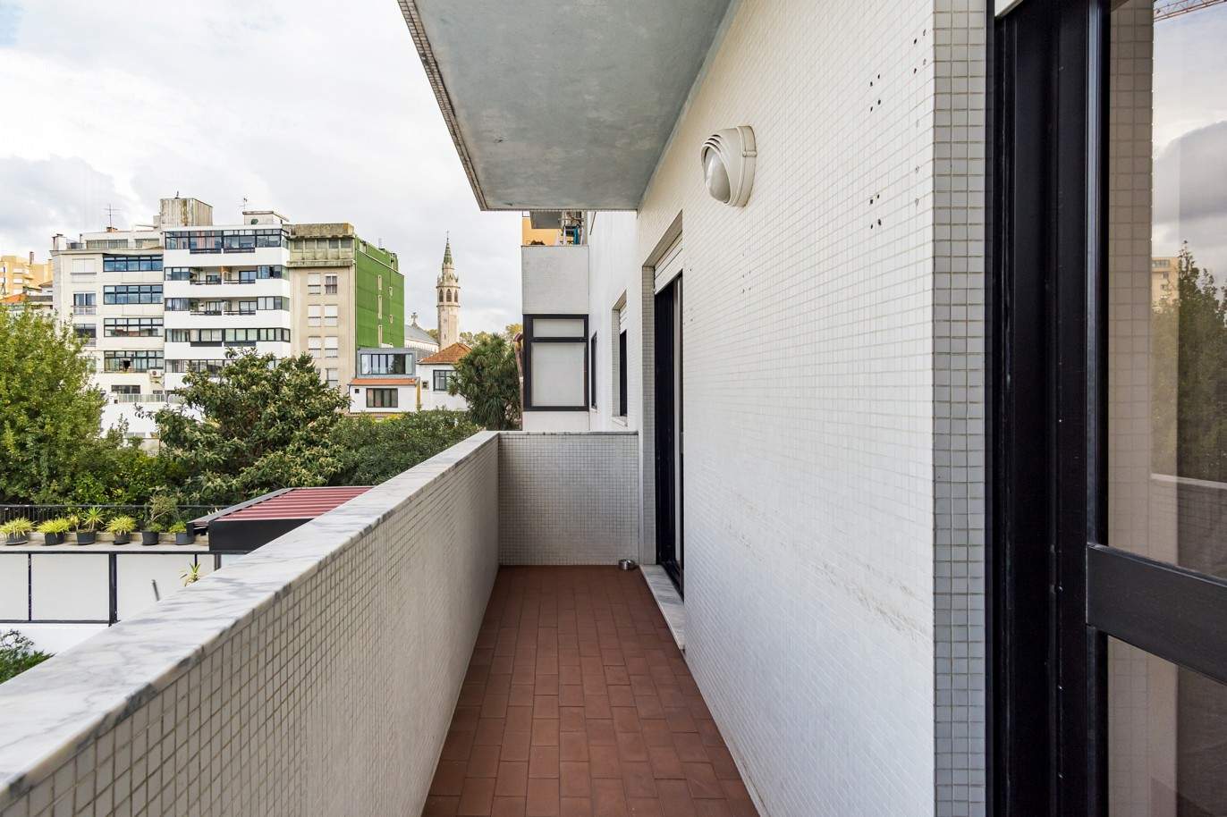 Appartement de 4 chambres avec balcon, à vendre, dans le centre de Porto, Portugal_210489