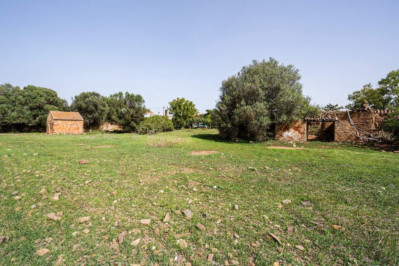 Plot with two ruins for sale in Bensafrim, Lagos, Algarve_210540