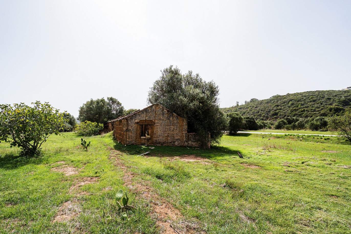 Terreno com duas ruínas para venda em Bensafrim, Lagos, Algarve_210543