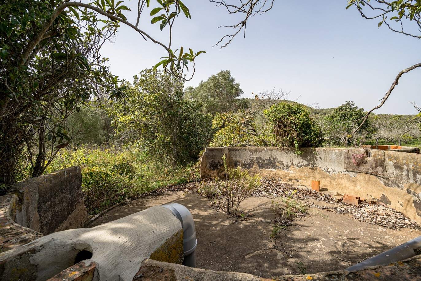Parcela con dos ruinas en venta en Bensafrim, Lagos, Algarve_210549