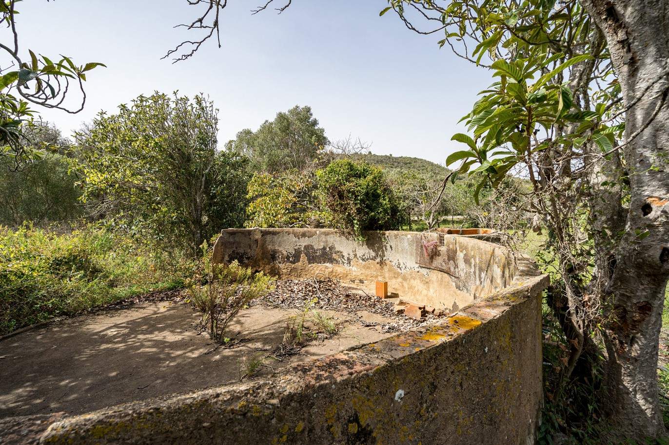 Parcela con dos ruinas en venta en Bensafrim, Lagos, Algarve_210550