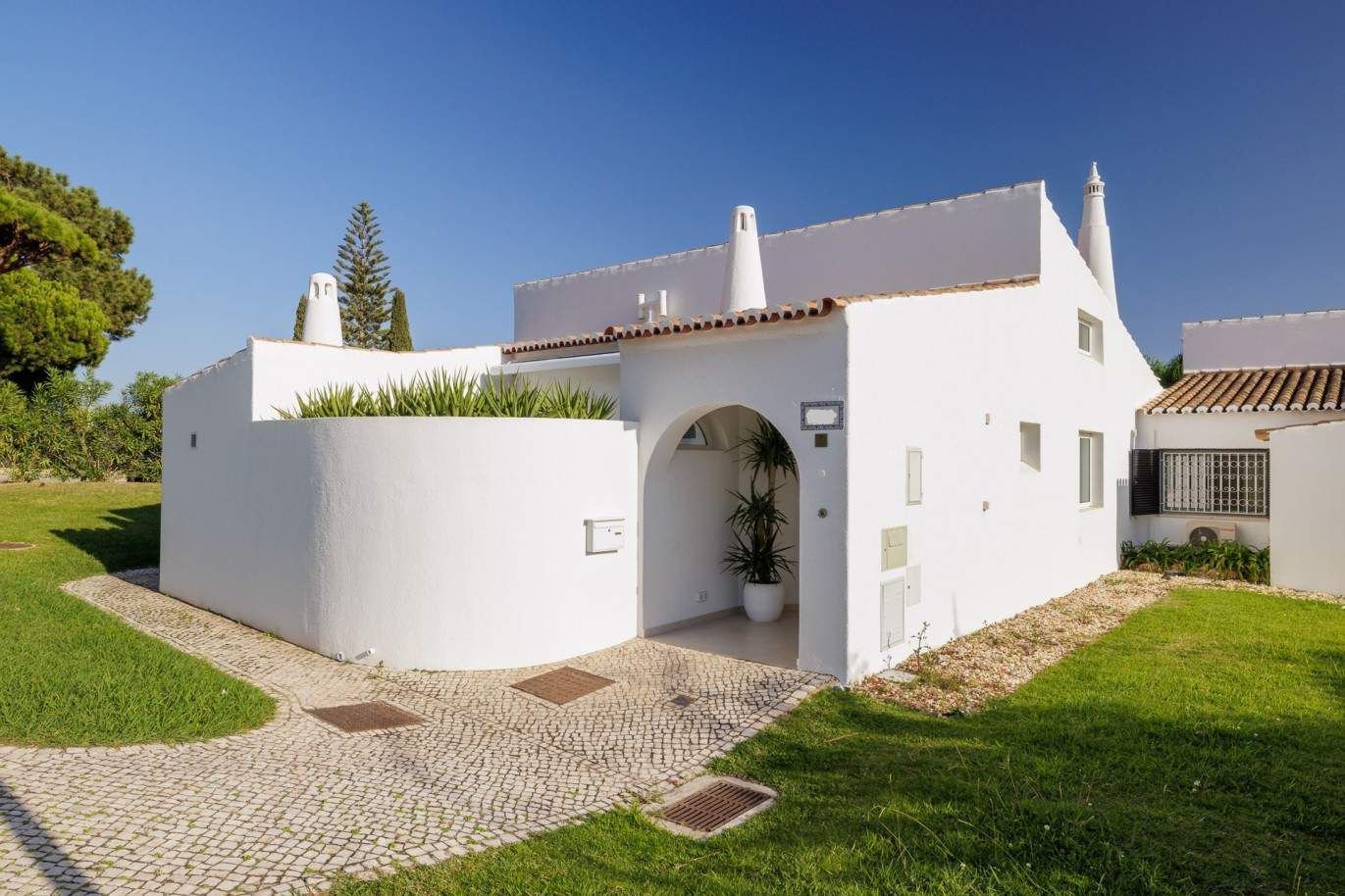 Renoviertes Stadthaus zu verkaufen in Vale do Lobo, Algarve_210715