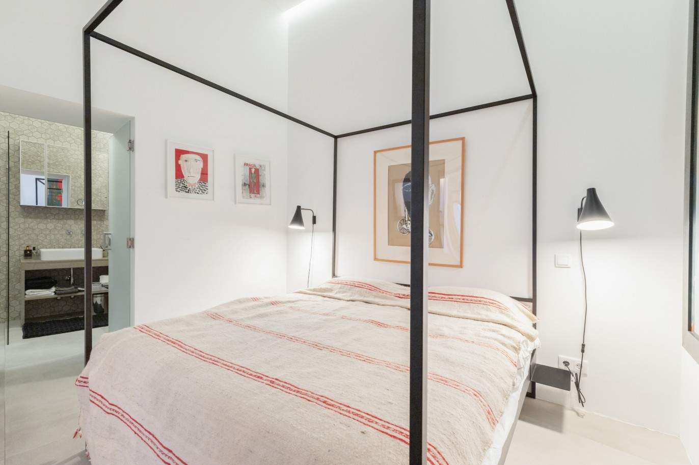 Fantastic 4 bedroom villa for sale in central Portimao, Algarve_210760