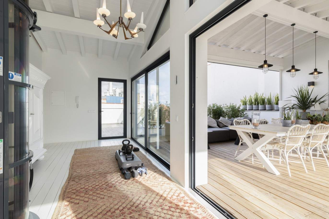 Fantastic 4 bedroom villa for sale in central Portimao, Algarve_210767