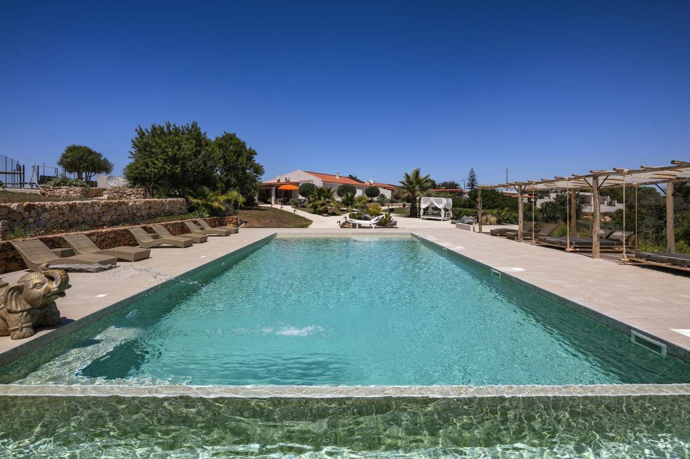 Large luxury estate in Carvoeiro, Algarve_210917