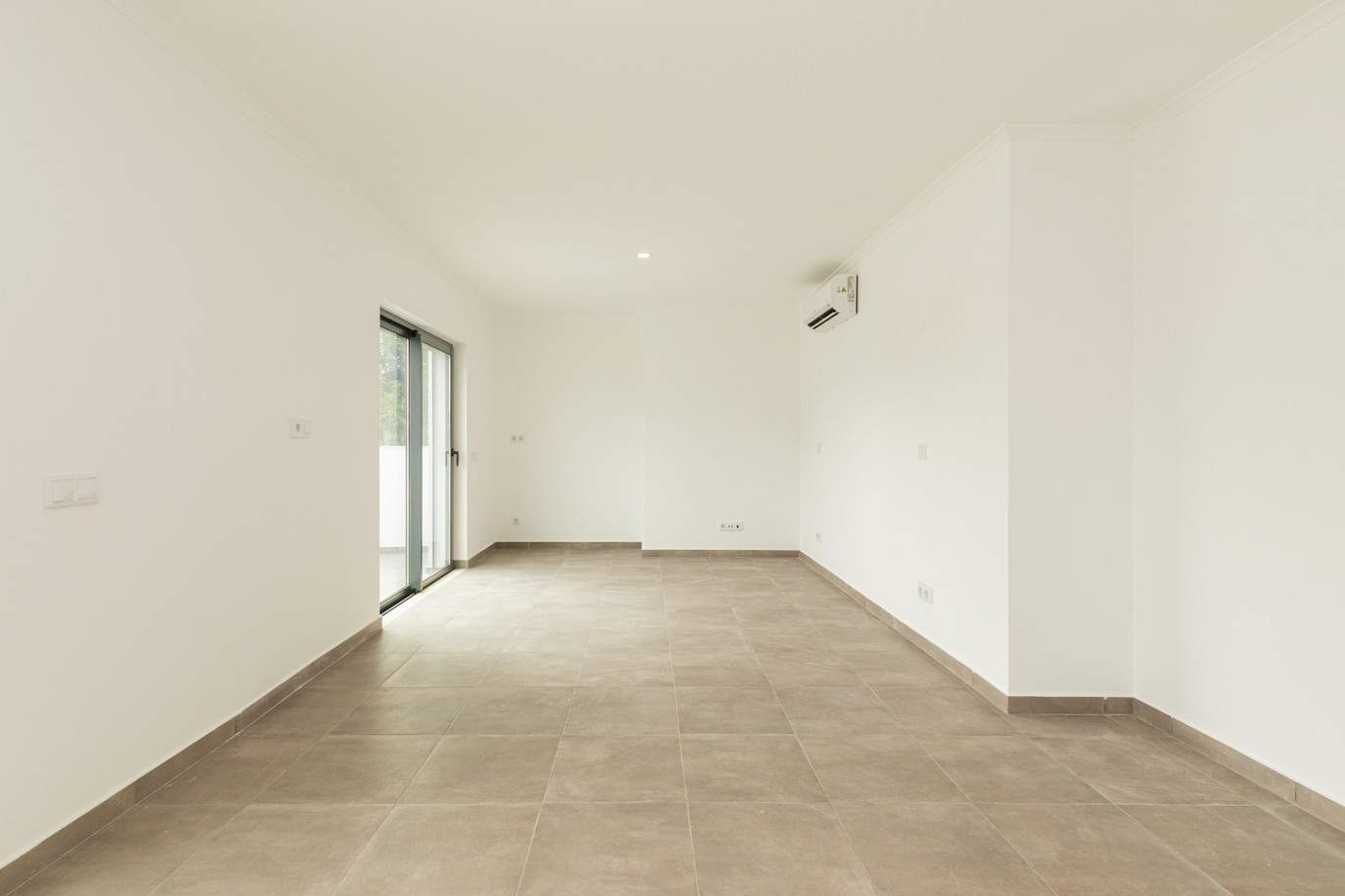 Neue Villa mit 3 Schlafzimmern zu verkaufen in Porto de Mós, Lagos, Algarve_211070