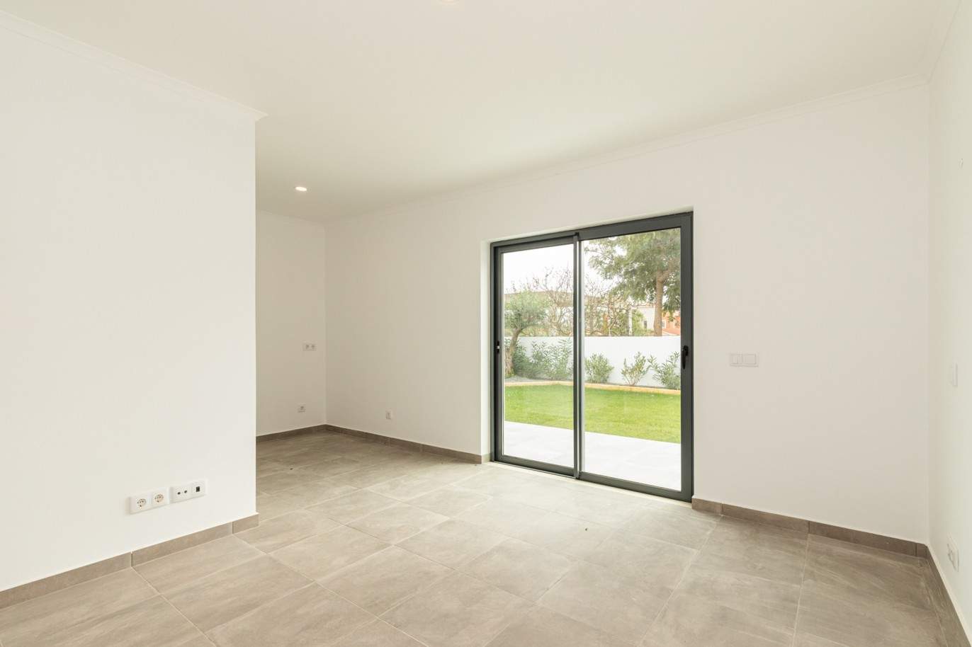 Neue Villa mit 3 Schlafzimmern zu verkaufen in Porto de Mós, Lagos, Algarve_211071