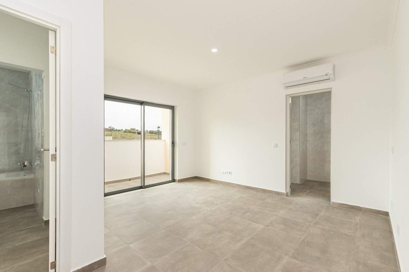 Nueva villa de 3 dormitorios en venta en Porto de Mós, Lagos, Algarve_211074